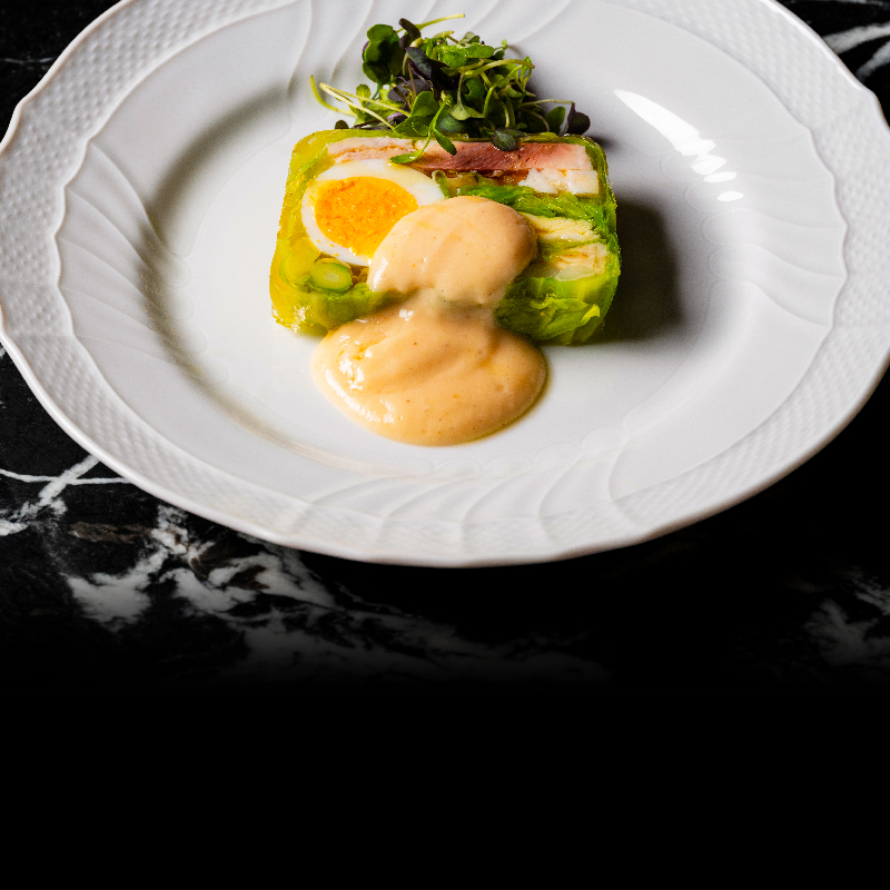 カジキコンフィと春の野菜テリーヌ