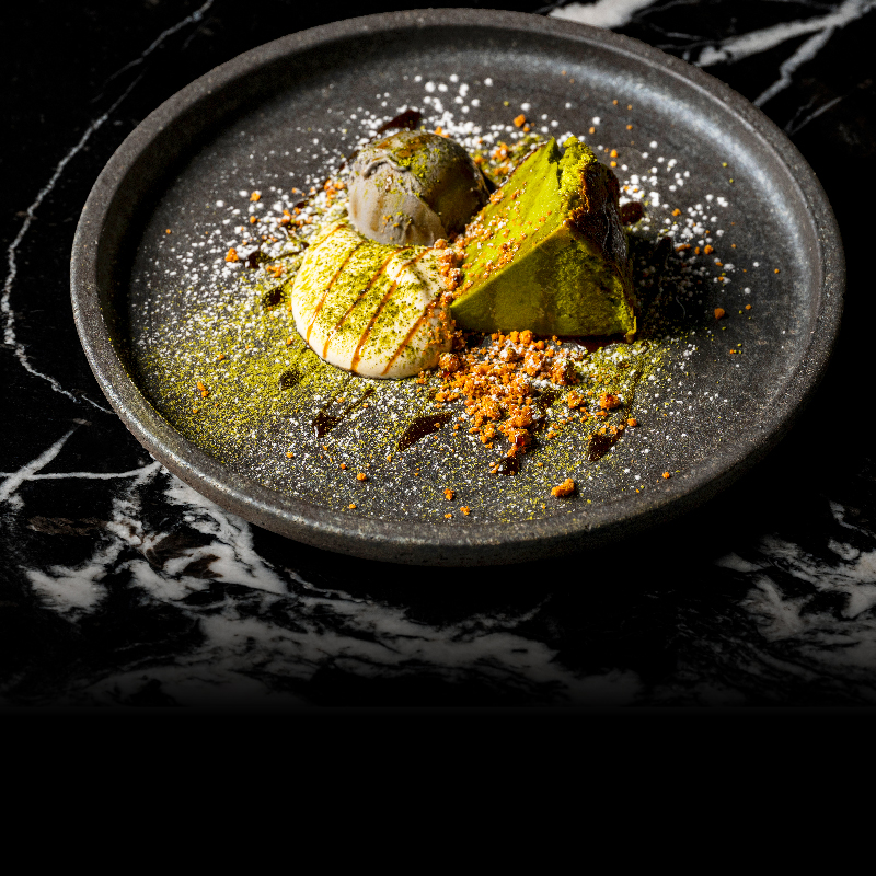 抹茶ベイクドチーズケーキ　黒ゴマアイス添え