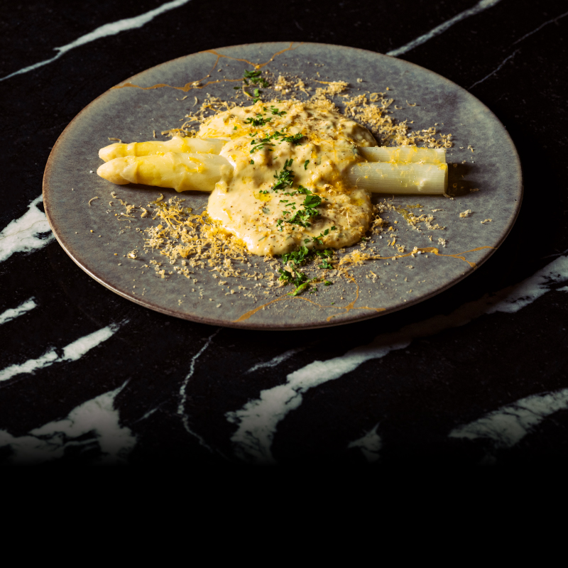 ホワイトアスパラのポッシェ　チーズレムナードソース