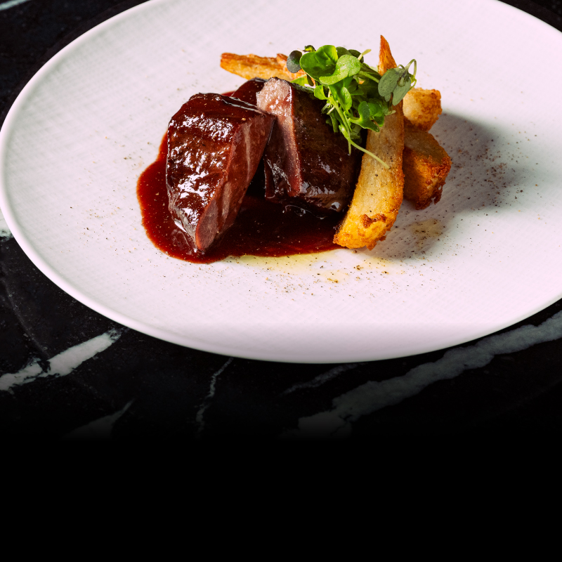 牛タンのコンフィ　白味噌ポルトソース